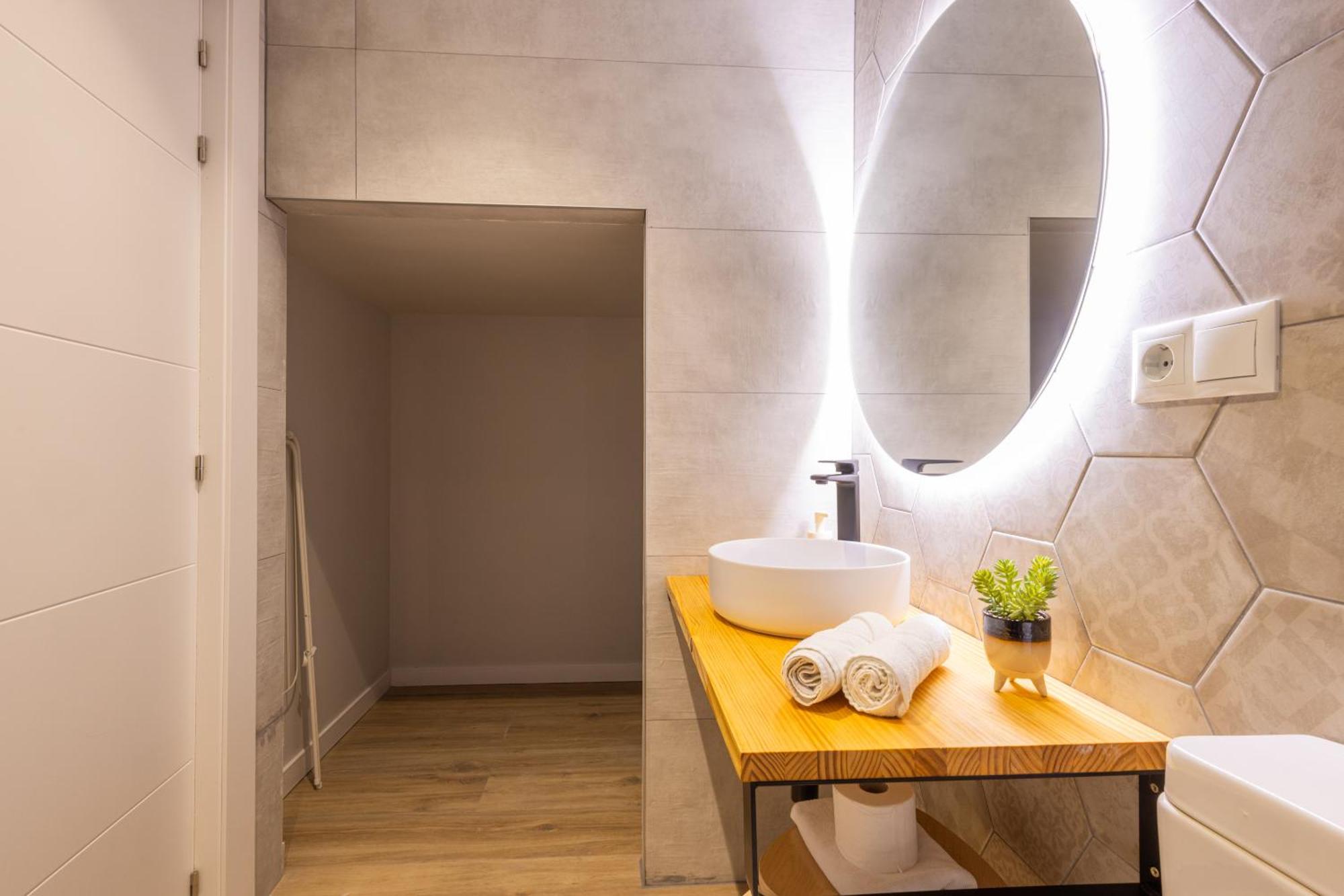 Florit Flats - The Trafalgar Apartments III Валенсия Екстериор снимка